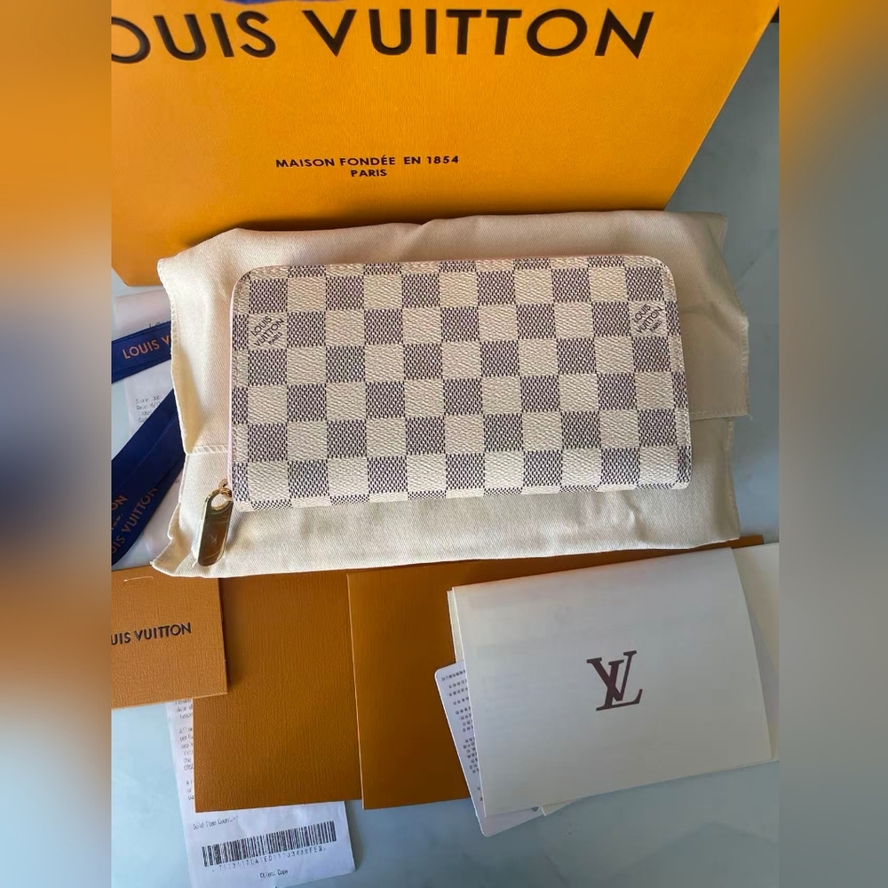 Louis Vuitton Damier Azur Zippy Wallet